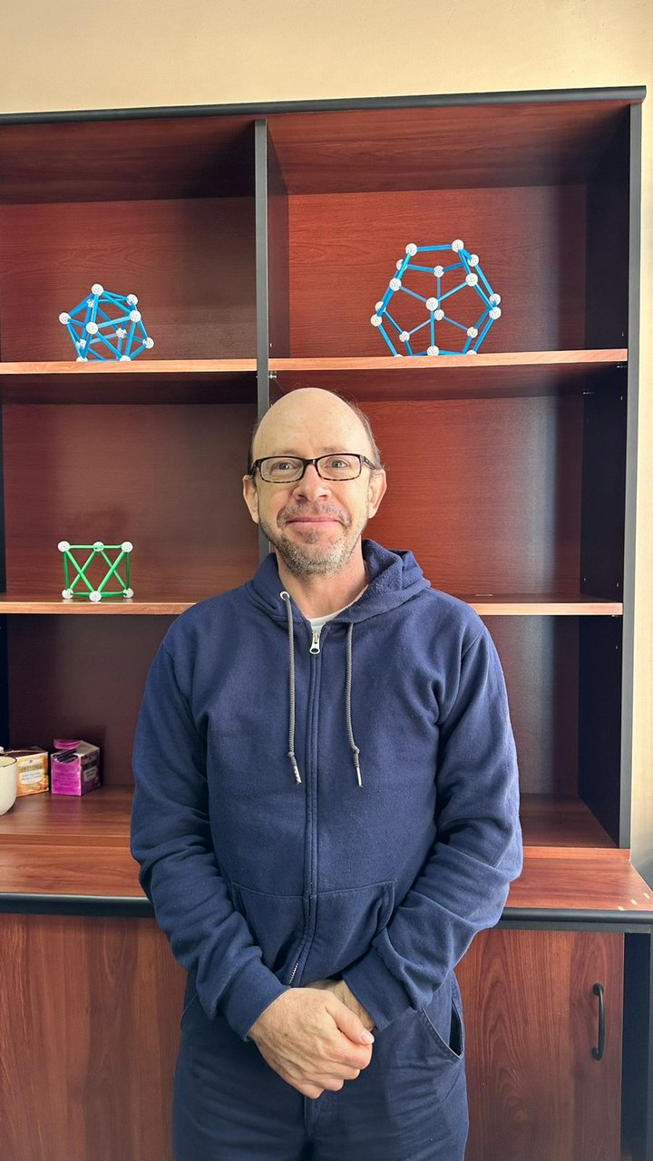 Dr. Daniel Pellicer